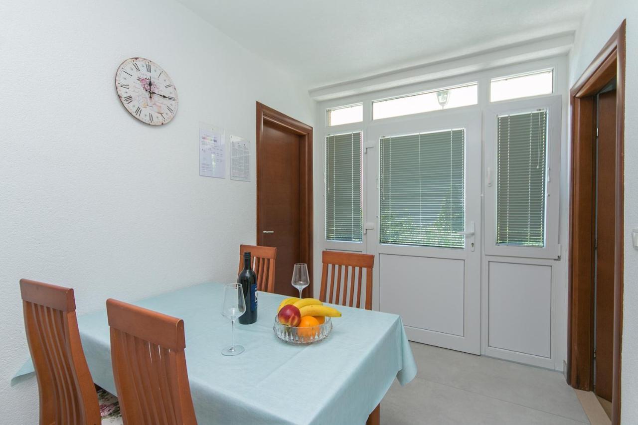 Apartments By The Sea Brela, Makarska - 20778 المظهر الخارجي الصورة