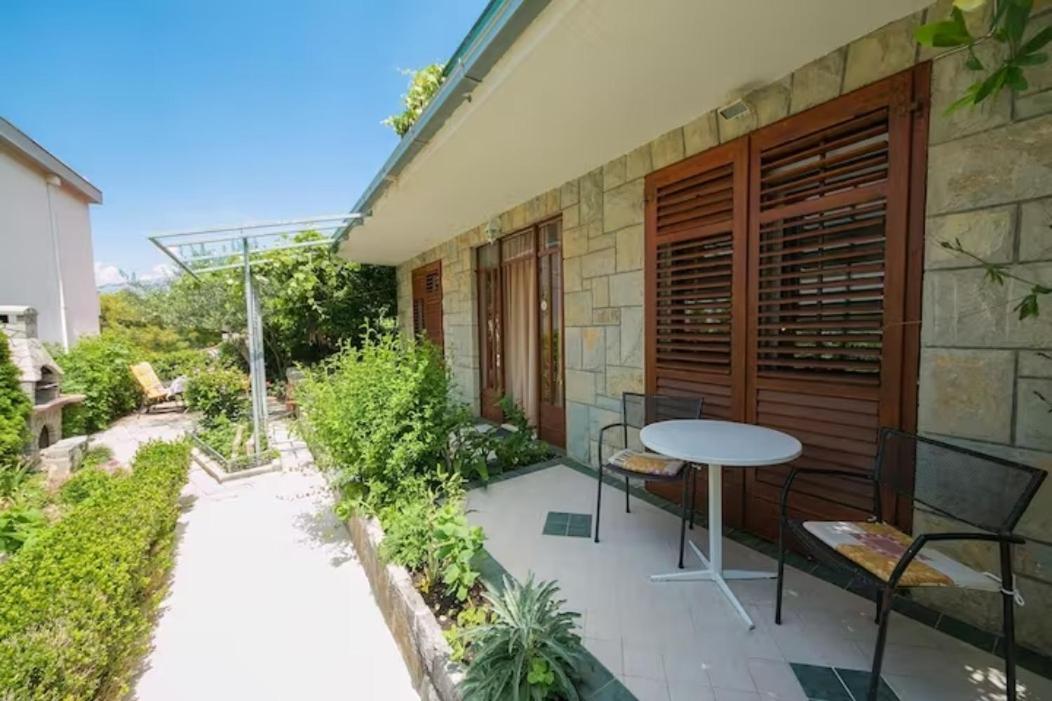 Apartments By The Sea Brela, Makarska - 20778 المظهر الخارجي الصورة
