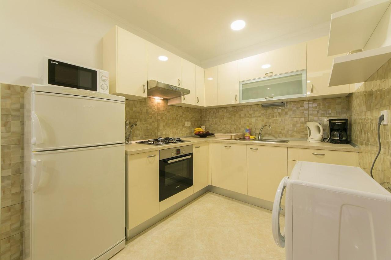 Apartments By The Sea Brela, Makarska - 20778 المظهر الخارجي الصورة