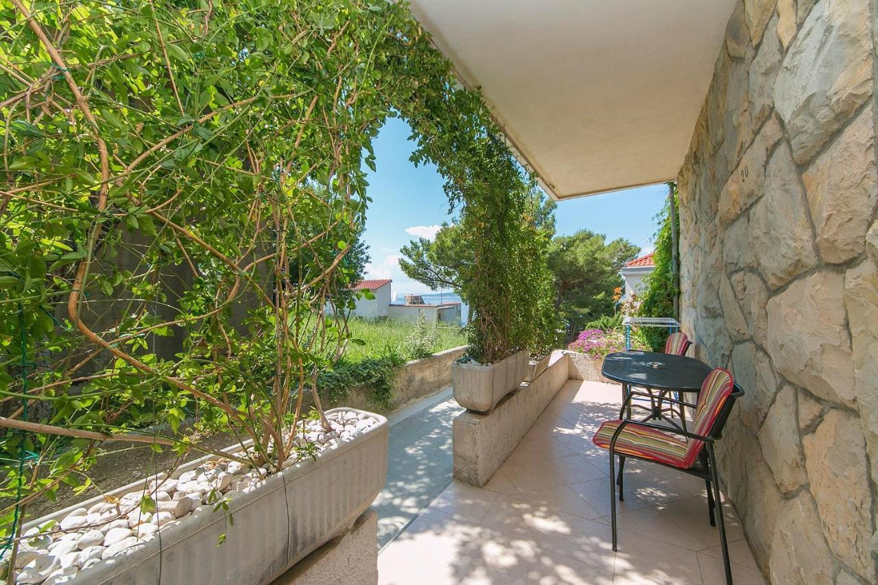 Apartments By The Sea Brela, Makarska - 20778 المظهر الخارجي الصورة