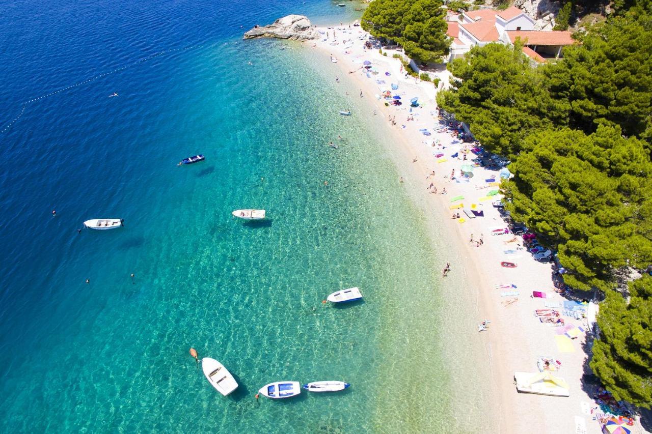 Apartments By The Sea Brela, Makarska - 20778 المظهر الخارجي الصورة