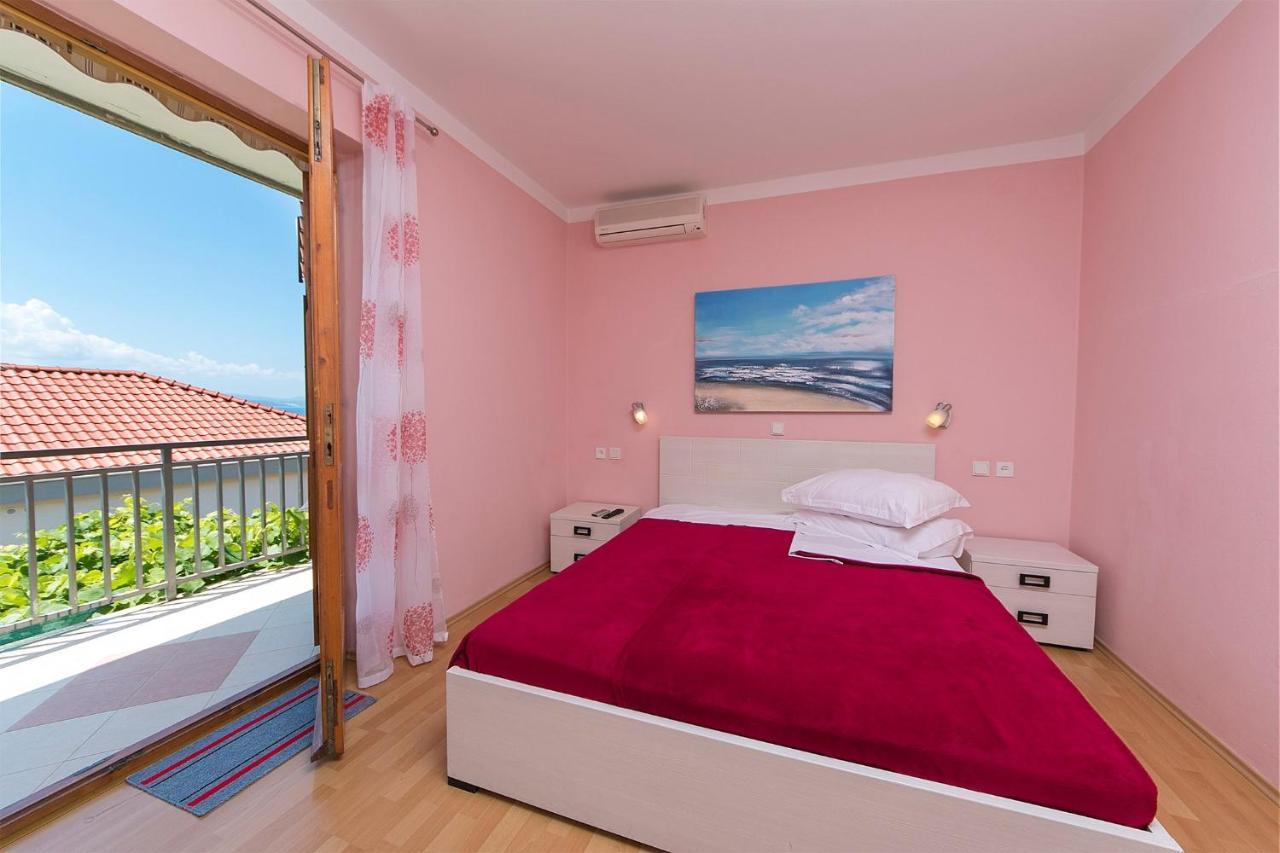 Apartments By The Sea Brela, Makarska - 20778 المظهر الخارجي الصورة
