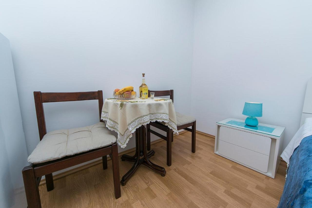 Apartments By The Sea Brela, Makarska - 20778 المظهر الخارجي الصورة