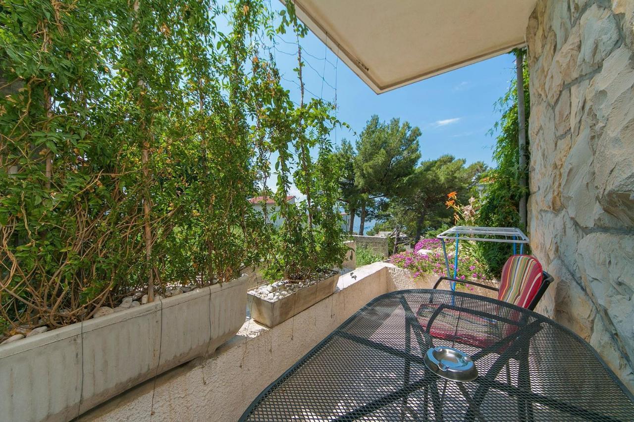Apartments By The Sea Brela, Makarska - 20778 المظهر الخارجي الصورة