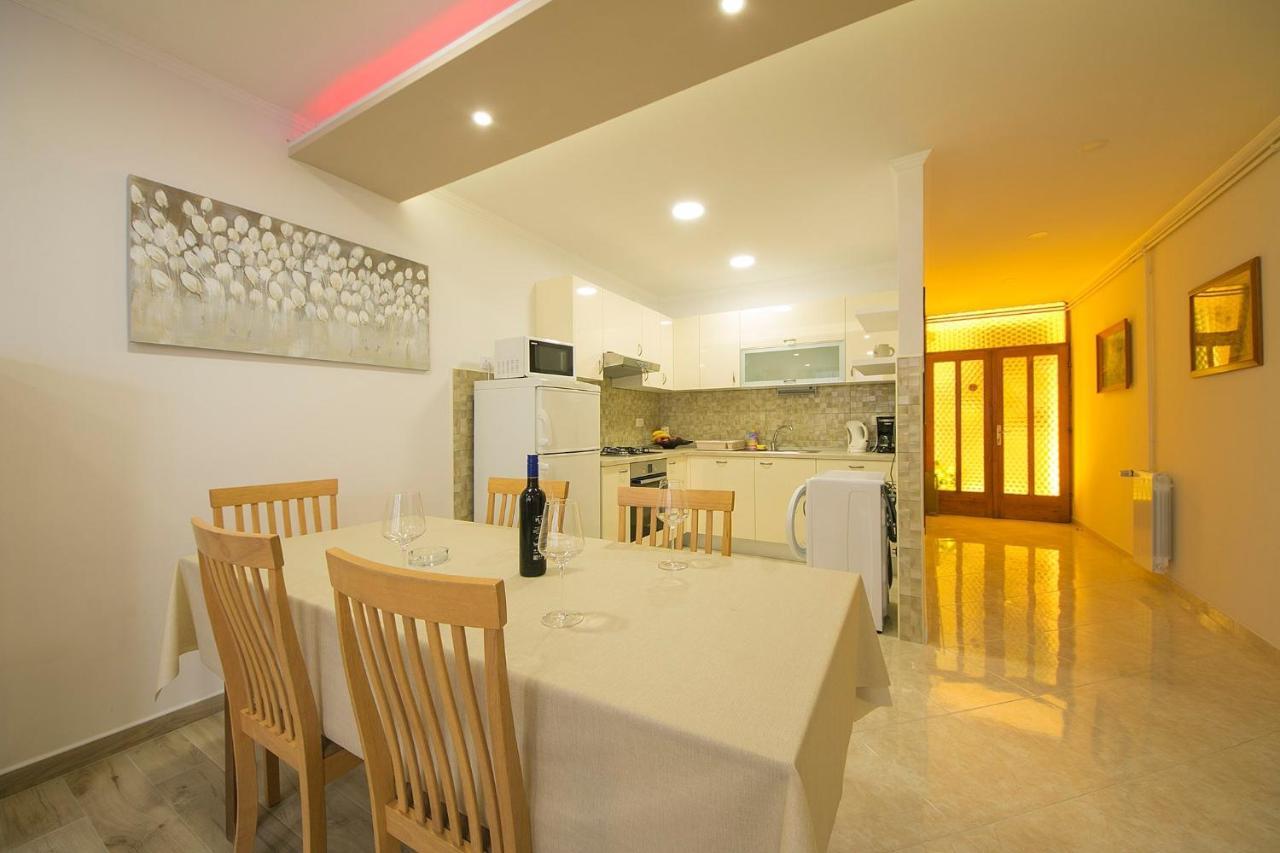 Apartments By The Sea Brela, Makarska - 20778 المظهر الخارجي الصورة