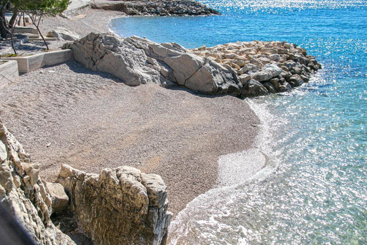 Apartments By The Sea Brela, Makarska - 20778 المظهر الخارجي الصورة