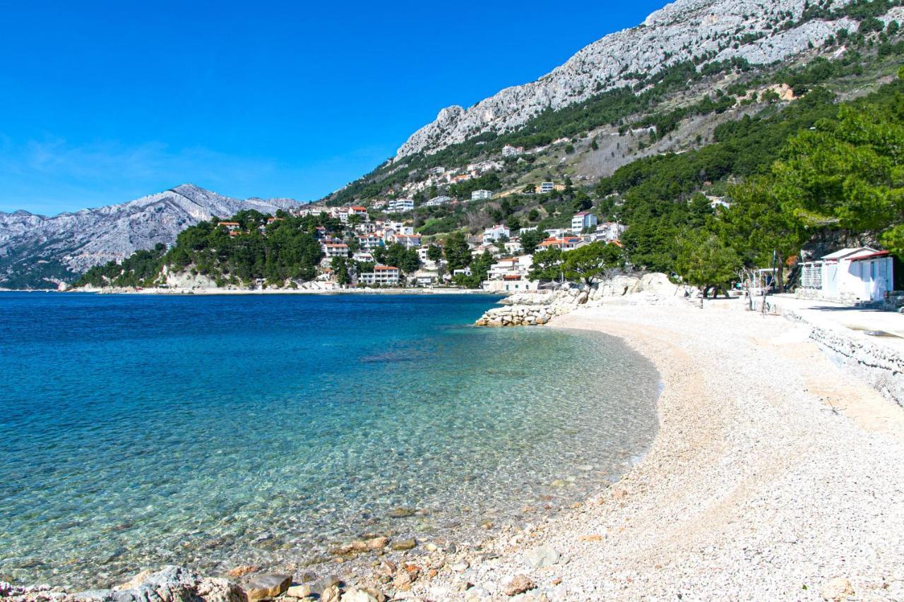 Apartments By The Sea Brela, Makarska - 20778 المظهر الخارجي الصورة